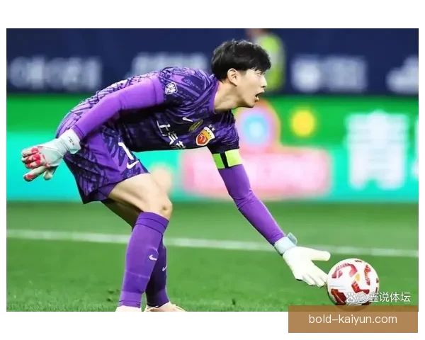 颜骏凌传球能力持续提升，成为球队后场发起攻势的重要一环。
